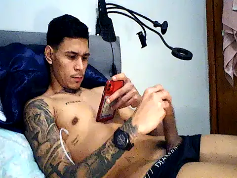 Thiago23cm78 online show from August 8, 5:09 am