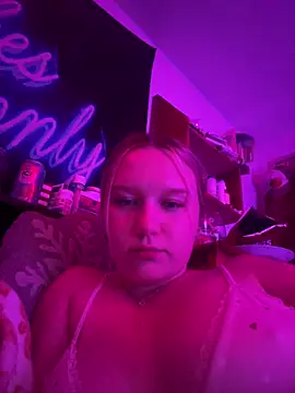 Snapshot of itssmequinn chatting on July 31, 2:33 am itssmequinn online show from July 31, 2:33 am