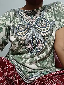 Snapshot of hey_pooja chatting on August 6, 6:37 am hey pooja online show from August 6, 6:37 am