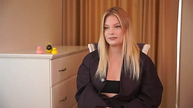 KoriHeeney online show from August 5, 9:56 am