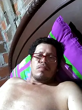 traviesoomariobros online show from August 1, 2:55 am