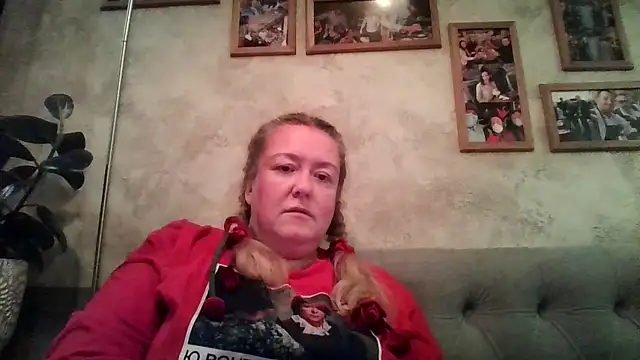 HappyCurvyMama online show from August 5, 8:11 pm