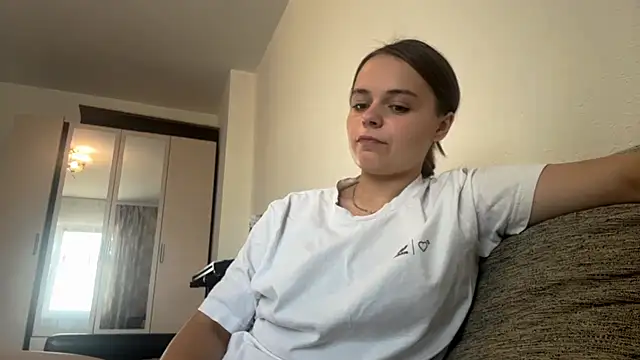 Snapshot of LorileeKaliszewski chatting on August 3, 9:04 am LorileeKaliszewski online show from August 3, 9:04 am