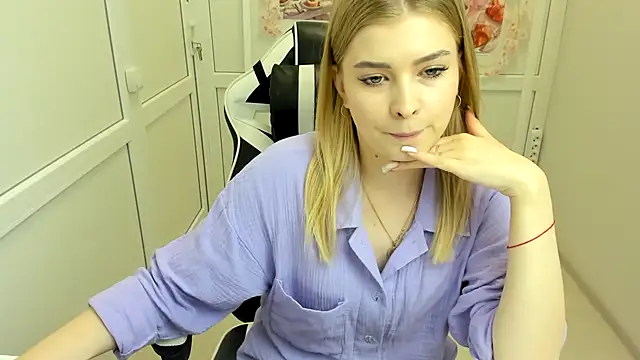 BrielleStorm online show from August 5, 6:05 am