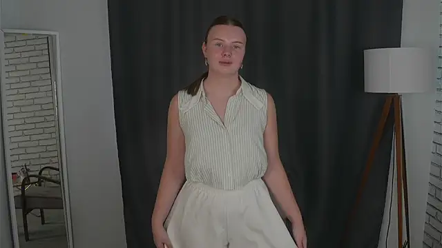 IsobelBoderick online show from August 5, 5:21 am