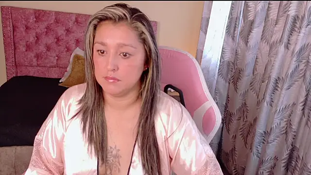 Snapshot of miss_chantall chatting on August 4, 8:44 pm miss chantall online show from August 4, 8:44 pm