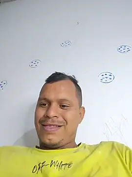 Snapshot of 24_MOSTRUOSO chatting on August 3, 10:35 pm 24 MOSTRUOSO online show from August 3, 10:35 pm