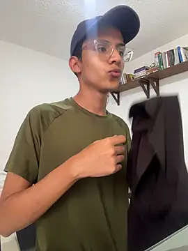 ItsVelour online show from August 4, 5:59 pm