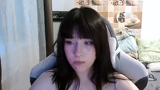 EvaHurt online show from August 6, 4:42 pm