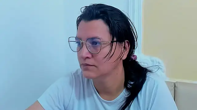 Snapshot of MARILYN_GARCIA chatting on March 2, 3:27 pm MARILYN GARCIA online show from March 2, 3:27 pm