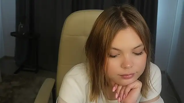 EunicePhurrough online show from August 7, 1:46 pm