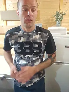 Snapshot of BadBunnyXMi chatting on August 9, 3:44 am BadBunnyXMi online show from August 9, 3:44 am