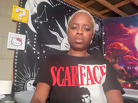 Snapshot of SimoneSavage chatting on November 8, 3:29 am SimoneSavage online show from November 8, 3:29 am