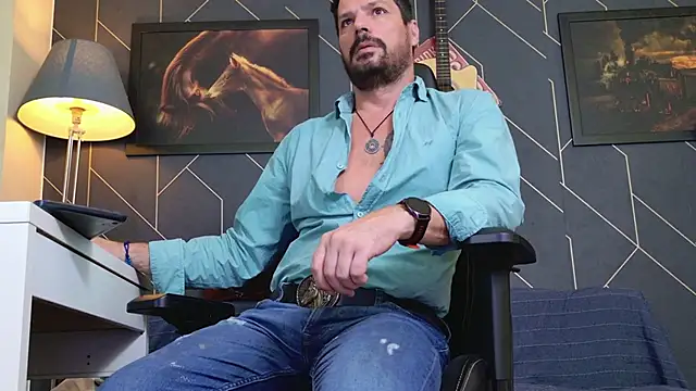 ChrisKox online show from November 9, 7:45 pm