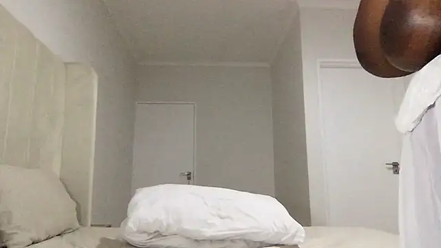 Snapshot of xBUSTY_CANDYx chatting on January 24, 11:23 pm xBUSTY CANDYx online show from January 24, 11:23 pm