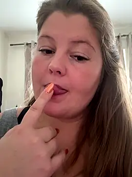 Snapshot of BootyLola chatting on November 8, 10:48 am BootyLola online show from November 8, 10:48 am