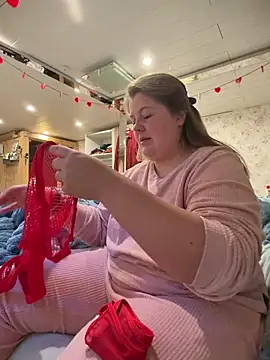 Snapshot of BootyLola chatting on February 4, 11:49 am BootyLola online show from February 4, 11:49 am