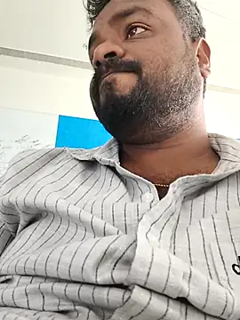 Snapshot of mikki1355 chatting on February 15, 6:10 am mikki1355 online show from February 15, 6:10 am