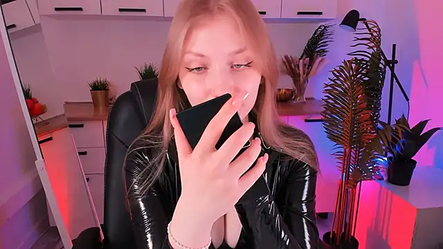 DakotaMabs online show from March 26, 7:58 am