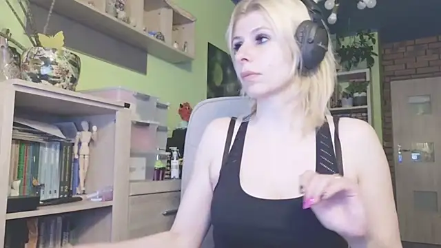 karmija online show from April 7, 9:59 pm