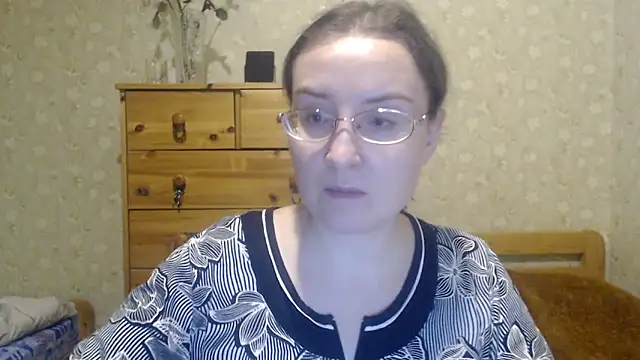 Snapshot of Smart_Rose chatting on February 6, 12:43 am Smart Rose online show from February 6, 12:43 am