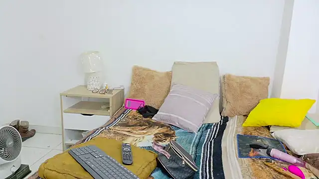 irisconde online show from March 11, 8:26 pm