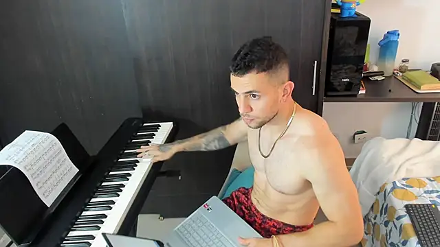 logan smith online show from November 3, 12:39 pm