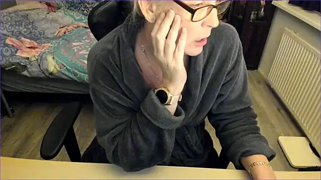 Snapshot of minoesje37 chatting on December 9, 8:33 pm minoesje37 online show from December 9, 8:33 pm