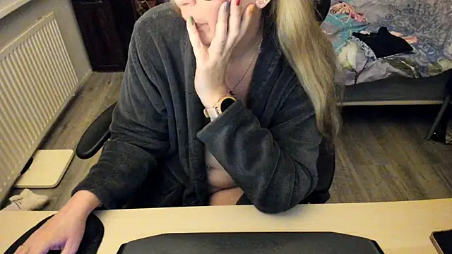 Snapshot of minoesje37 chatting on January 19, 8:41 pm minoesje37 online show from January 19, 8:41 pm
