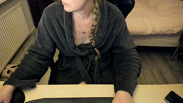 Snapshot of minoesje37 chatting on February 3, 8:46 pm minoesje37 online show from February 3, 8:46 pm