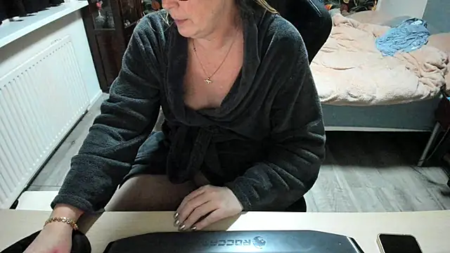 Snapshot of minoesje37 chatting on February 19, 8:41 pm minoesje37 online show from February 19, 8:41 pm