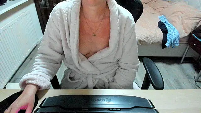 Snapshot of minoesje37 chatting on March 11, 8:31 pm minoesje37 online show from March 11, 8:31 pm