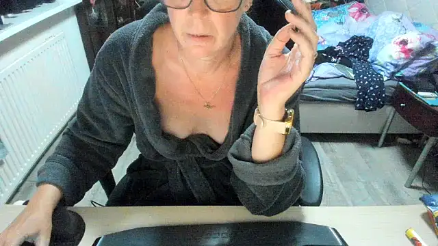 Snapshot of minoesje37 chatting on September 30, 7:30 pm minoesje37 online show from September 30, 7:30 pm