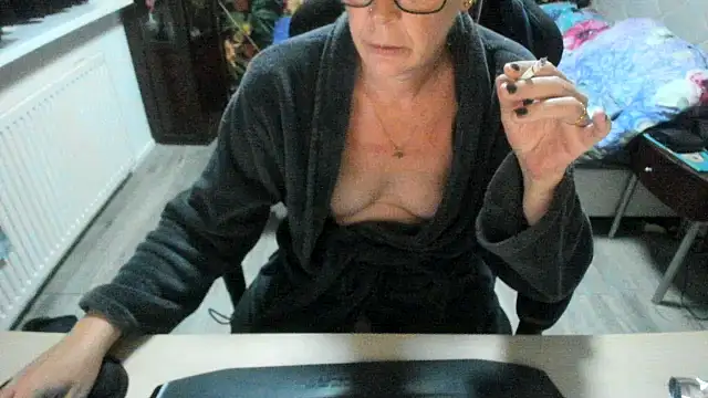 Snapshot of minoesje37 chatting on October 1, 7:53 pm minoesje37 online show from October 1, 7:53 pm
