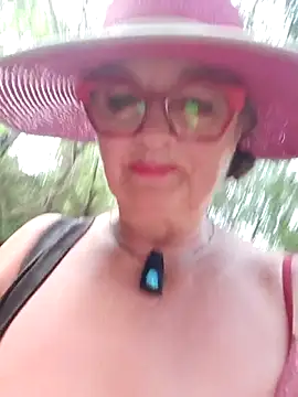 MucMilf59 online show from May 29, 7:45 pm