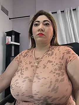 Snapshot of kendra_fire chatting on June 24, 12:37 pm kendra fire online show from June 24, 12:37 pm