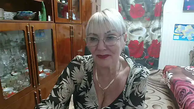 JenaCheim online show from December 3, 8:40 pm