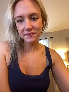 Snapshot of Kay_Cakes chatting on December 2, 8:11 pm Kay Cakes online show from December 2, 8:11 pm