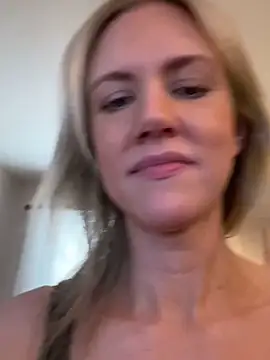 Snapshot of Kay_Cakes chatting on December 17, 4:46 pm Kay Cakes online show from December 17, 4:46 pm