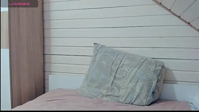 I AM MILF online show from March 17, 7:04 pm