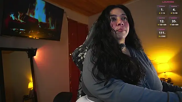 Snapshot of coraline_latin chatting on August 1, 11:25 pm coraline latin online show from August 1, 11:25 pm
