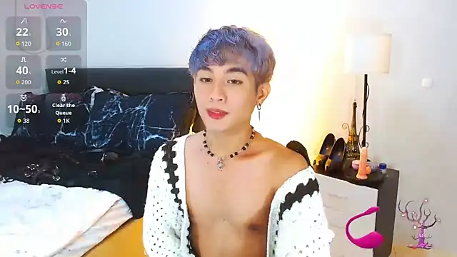 Snapshot of WildestTwink chatting on April 21, 2:01 pm WildestTwink online show from April 21, 2:01 pm