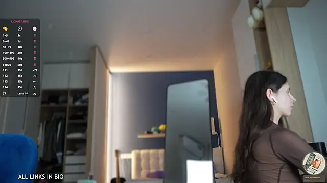 LAUREL HAZEL online show from March 4, 7:11 pm