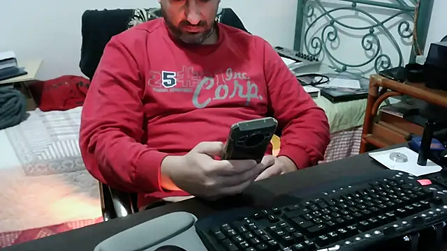 Snapshot of Italian_dark_desire chatting on January 9, 11:02 am Italian dark desire online show from January 9, 11:02 am