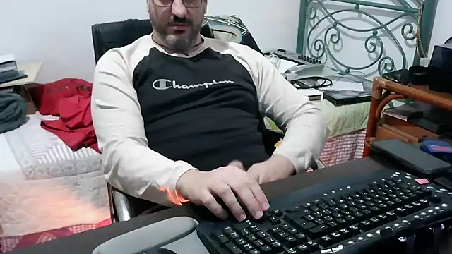 Snapshot of Italian_dark_desire chatting on January 10, 9:30 pm Italian dark desire online show from January 10, 9:30 pm