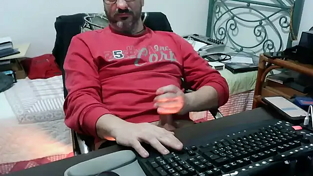 Snapshot of Italian_dark_desire chatting on January 16, 12:03 am Italian dark desire online show from January 16, 12:03 am