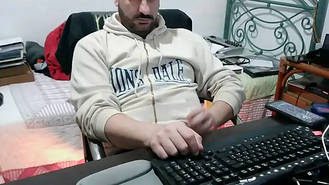 Snapshot of Italian_dark_desire chatting on January 18, 7:06 pm Italian dark desire online show from January 18, 7:06 pm