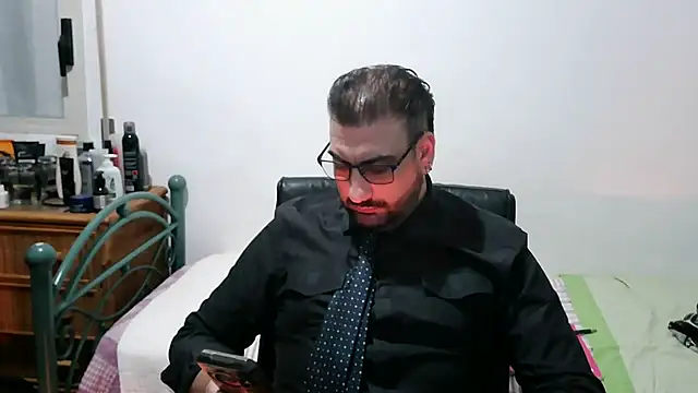 Snapshot of Italian_dark_desire chatting on February 3, 11:43 pm Italian dark desire online show from February 3, 11:43 pm