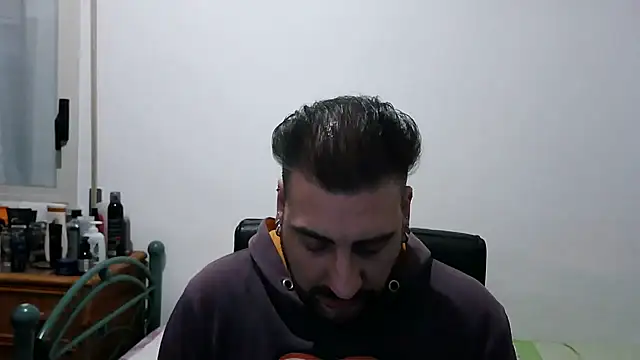 Snapshot of Italian_dark_desire chatting on February 4, 10:47 pm Italian dark desire online show from February 4, 10:47 pm