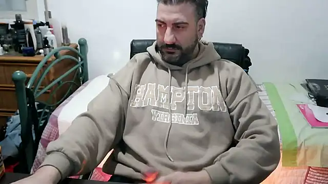 Snapshot of Italian_dark_desire chatting on February 16, 11:28 am Italian dark desire online show from February 16, 11:28 am